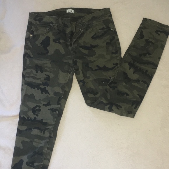 pants are looking for a new home - Picture 4 of 5